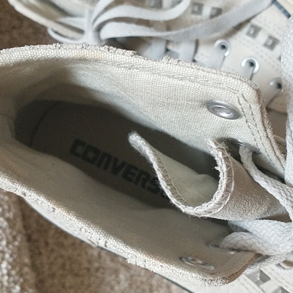Converses - Picture 3 of 4
